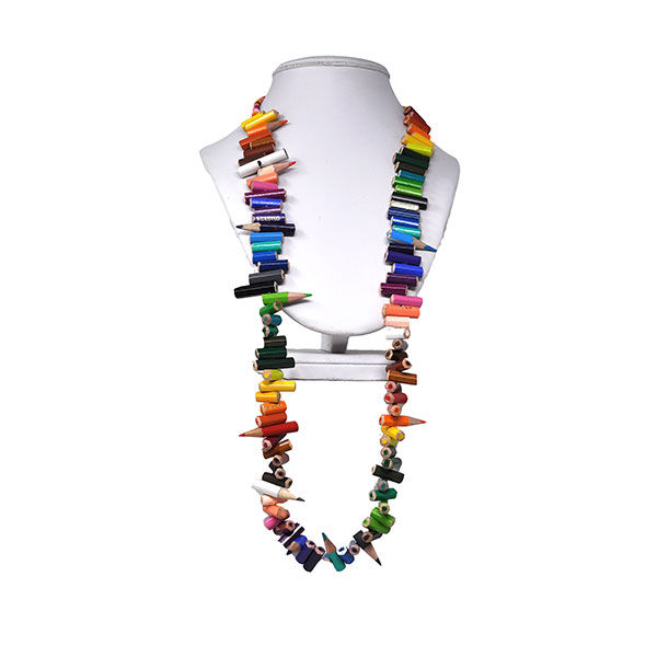 Collana di Matite Colorate modello 2 - Collana di Matite -Rainbow Collection | Paparesta Accessories collana donna, collana di matite donna, collana design, accessorio design, accessorio donna | collana di matite realizzata con matite colorate